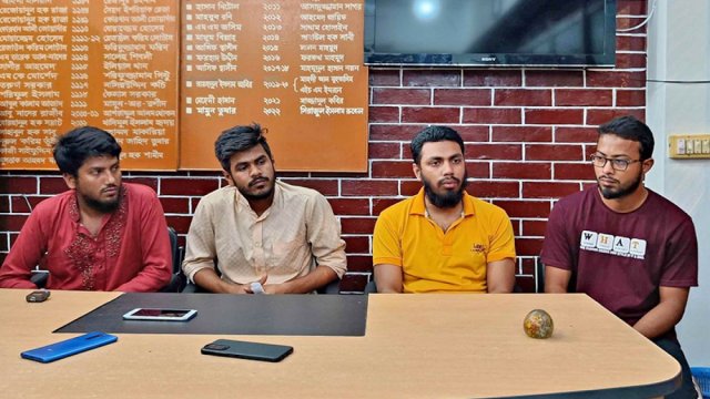 অছাত্রকে রাখতে ৪ শিক্ষার্থীকে বের করে দিলো ছাত্রলীগ | বিশ্ববিদ্যালয় নিউজ 