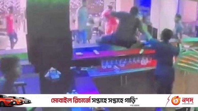 মদের বিল চাওয়ায় বারে ছাত্রলীগের ভাঙচুর | কলেজ নিউজ 
