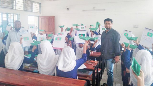 ৬০ হাজার শিক্ষক পদ শূন্য : আরো দুই শ্রেণিতে নতুন শিক্ষাক্রম | মাদরাসা নিউজ 