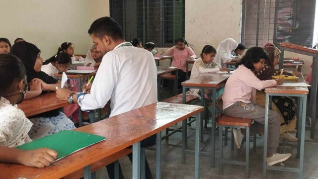 মন্ত্রণালয়কে বুড়ো আঙুল দেখালো সামসুল হক খান স্কুল | পরীক্ষা নিউজ 