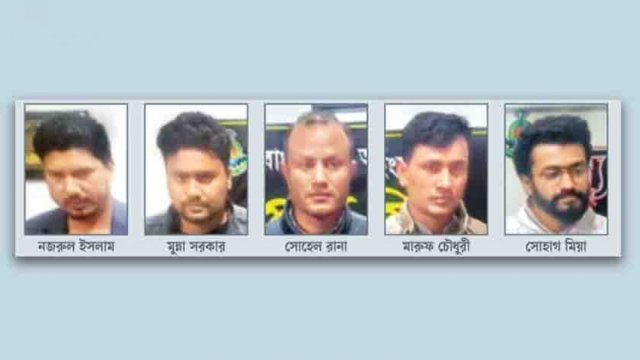 শিক্ষক নিয়োগ পরীক্ষা: পাঁচ মিনিটেই কেন্দ্রের বাইরে যায় প্রশ্ন | স্কুল নিউজ 
