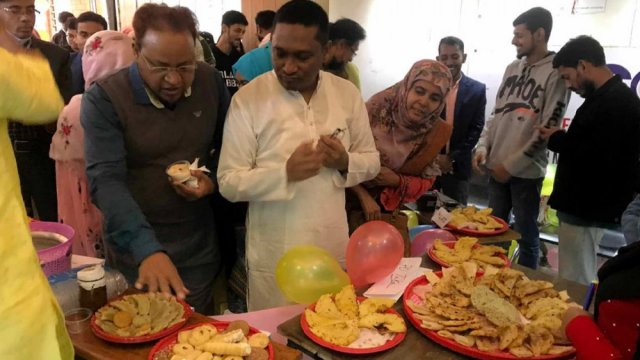মকবুল হোসেন কলেজে পিঠা উৎসব | কলেজ নিউজ 