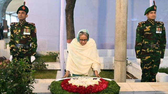 PM pays homage to Bangabàndhu, Bangamata at Dhanmondi, Banani | Miscellaneous News 