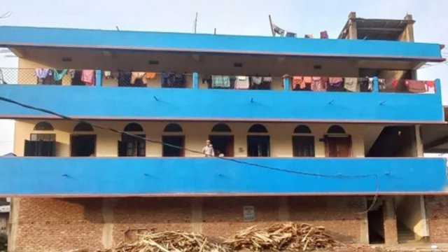 ঘুম থেকে ডেকে তোলায় শিক্ষককে মারধর দুই ছাত্রের | মাদরাসা নিউজ 