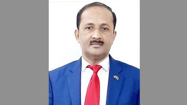 বিদ্যালয়ে যাচ্ছেন শিক্ষক মুরাদ, ক্ষুব্ধ ছাত্রী-অভিভাবক | স্কুল নিউজ 