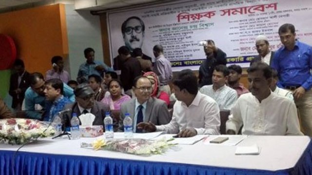 ছবিতে জাতীয়করণের দাবিতে বেসরকারি প্রাথমিক শিক্ষকদের অনশন | ফটো এ্যালবাম নিউজ 