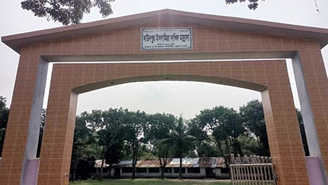 কবর থেকে উঠে এসে নিয়োগ বোর্ডে স্বাক্ষর করলেন অধ্যক্ষ! | মাদরাসা নিউজ 