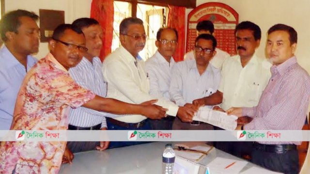 সরকারিকরণের নামে শিক্ষকদের কোটি টাকা হাতিয়ে নেয়ার অভিযোগ প্রধান শিক্ষকের বিরুদ্ধে | স্কুল নিউজ 