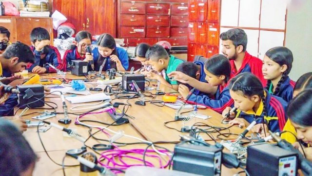 বইমুক্ত শুক্রবারে ব্যাপক সাড়া | স্কুল নিউজ 