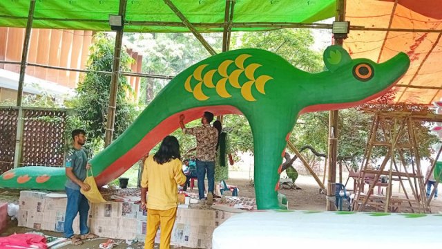 চারুকলায় বৈশাখ বরণে শেষ মুহূর্তের প্রস্তুতি | বিশ্ববিদ্যালয় নিউজ 