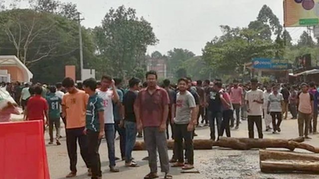 CUET students stage protests blocking highway | Miscellaneous News 