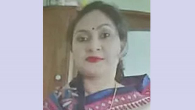 শিক্ষা কর্মকর্তার বিরুদ্ধে মাকে নির্যাতনের অভিযোগ | বিবিধ নিউজ 