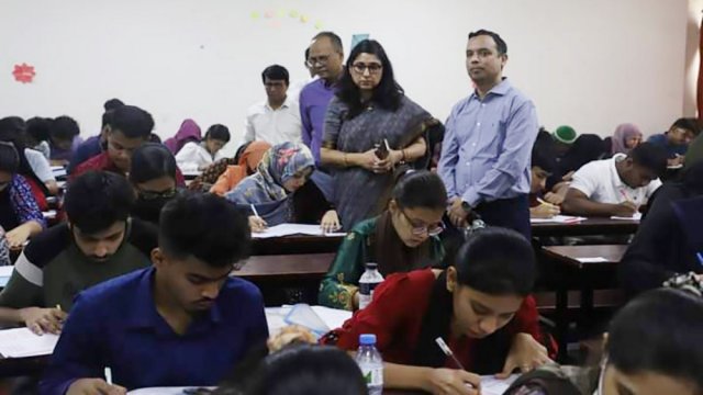 দিনাজপুর বোর্ডে ফেল থেকে পাস ৫০, নতুন জিপিএ-৫ পেলেন ১৫৬ জন | পরীক্ষা নিউজ 