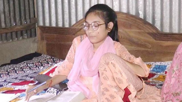 প্রতিবন্ধকতা পেরিয়ে পাস করেছেন হালিমা | পরীক্ষা নিউজ 