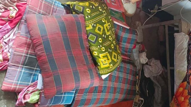 ঘুম থেকে তুলে শিক্ষার্থীর বিছানাপত্র নামিয়ে দিলো ছাত্রলীগ | বিশ্ববিদ্যালয় নিউজ 