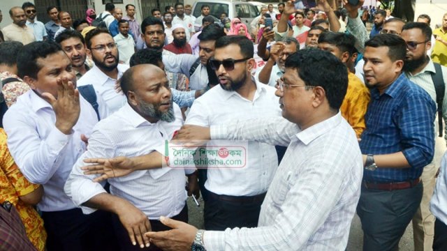 Tension between the two groups at Shiksha Bhaban in pictures | Photo Album News 