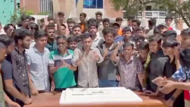 সরকারি বঙ্গবন্ধু কলেজে শেখ হাসিনার জন্মদিন উদযাপন, শোভাযাত্রায় পুলিশের বাধা | কলেজ নিউজ 