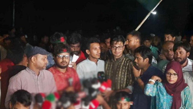 দাবি বাস্তবায়নে আলোচনার আশ্বাস, যমুনা ছাড়লেন ৩৫ প্রত্যাশীরা | চাকরির খবর নিউজ 