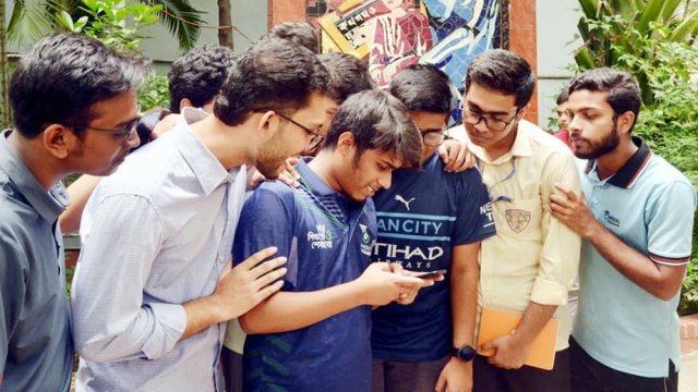 এইচএসসির ১ লাখ ৮০ হাজার খাতা চ্যালেঞ্জ | পরীক্ষা নিউজ 