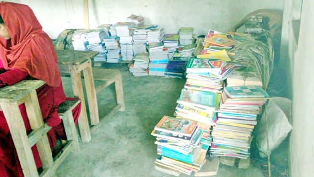 মঠবাড়িয়া নেহাল উদ্দিন মাদরাসায় ৭ শিক্ষার্থীর জন্য ১৬ শিক্ষক-কর্মচারী | মাদরাসা নিউজ 