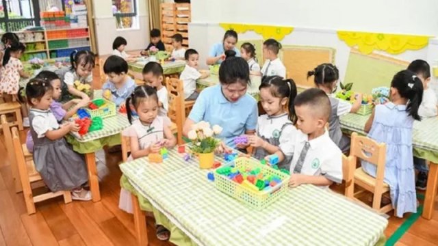 শিক্ষার্থীর অভাবে চীনে একের পর এক বন্ধ হচ্ছে কিন্ডারগার্টেন স্কুল | স্কুল নিউজ 