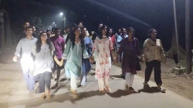 শিবিরের আত্মপ্রকাশের খবরে জাবিতে প্রতিবাদ মিছিল | বিশ্ববিদ্যালয় নিউজ 