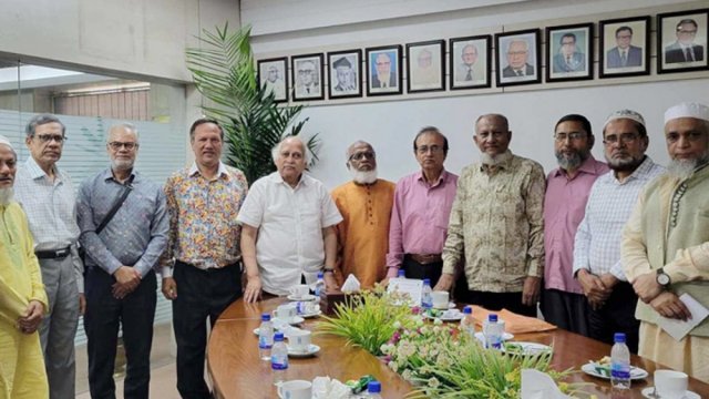 Retired UGC officials call on chairman