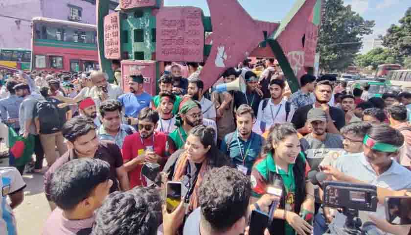 Students gather at Zero Point, chanting anti-fascism slogans amid high tension