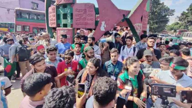 Students gather at Zero Point, chanting anti-fascism slogans amid high tension | Miscellaneous News 