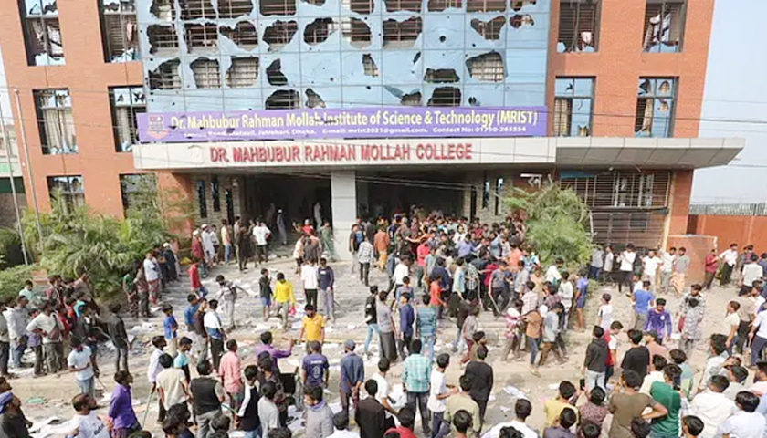 ছবিতে মোল্লা কলেজে হামলা-ভাঙচুর