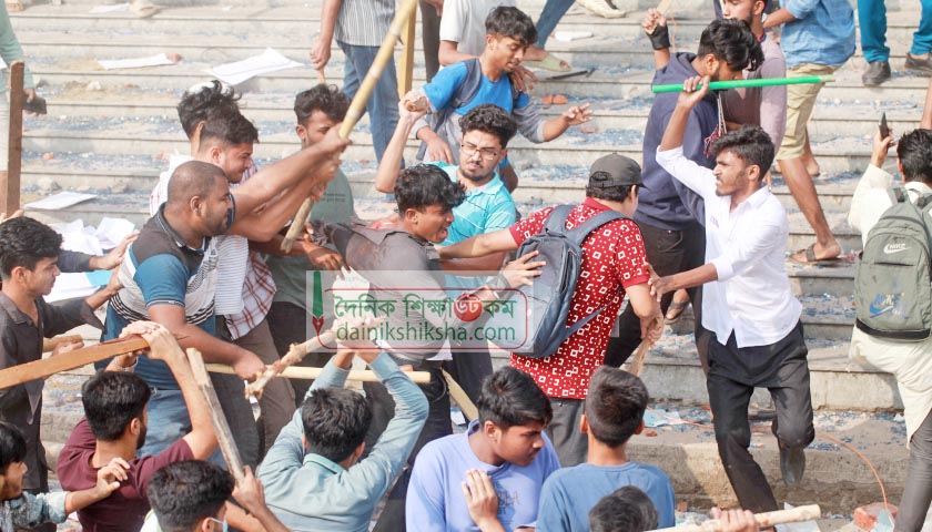 ছবিতে মোল্লা কলেজে হামলা-ভাঙচুর