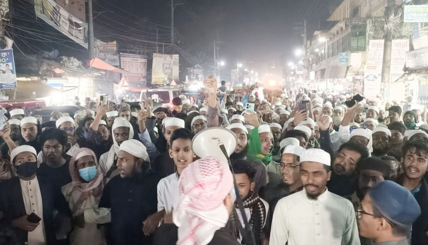 ইসকন নিষিদ্ধের দাবি হাটহাজারীর ছাত্র-জনতার