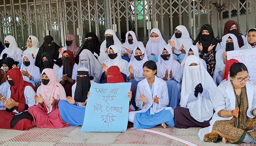 জয়পুরহাটে আইএইচটির শিক্ষার্থীদের ‌‘কমপ্লিট শাটডাউন’ কর্মসূচি