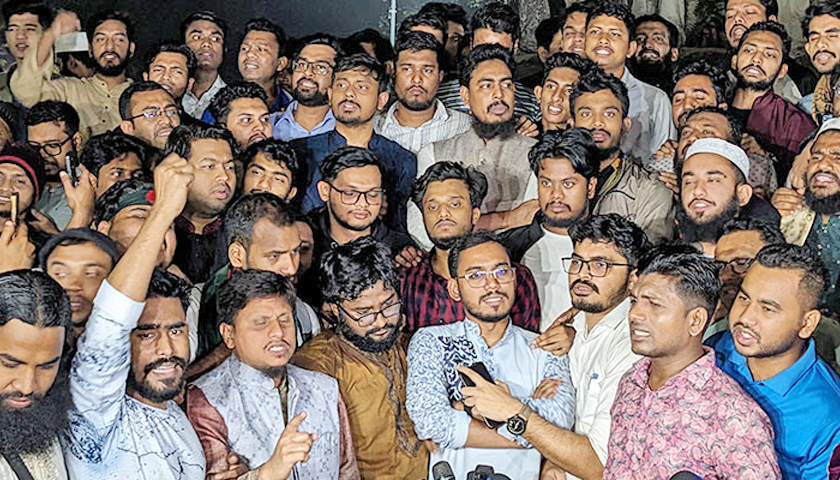 হাসনাত-সারজিসকে হ*ত্যাচেষ্টার প্রতিবাদে বি*ক্ষোভ