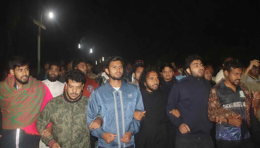 ট্রাকচাপায় হাসনাত-সার্জিসকে হ*ত্যাচেষ্টার প্রতিবাদে ইবিতে বিক্ষোভ
