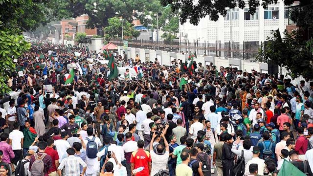 ছবিতে কোটা আন্দোলনের খণ্ডচিত্র | বিশ্ববিদ্যালয় নিউজ 