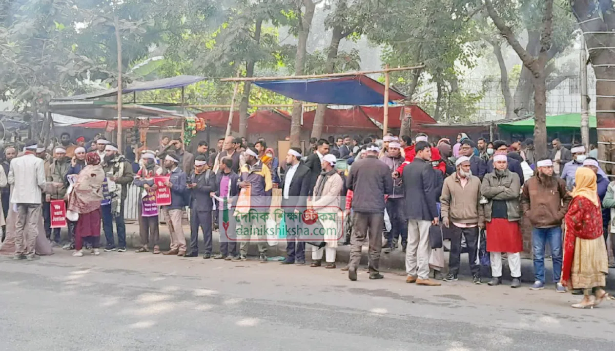 শিক্ষক পদে নিয়োগের দাবিতে এনটিআরসিএ অফিস ঘেরাও