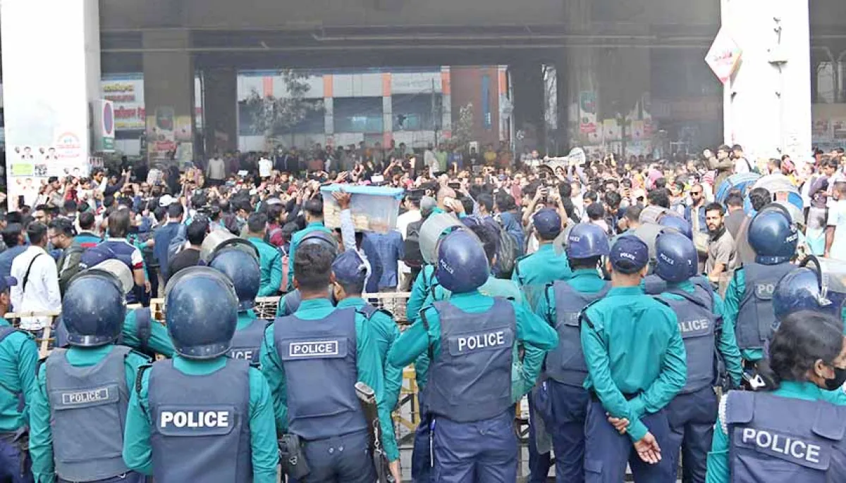 3 member committee in police student chase in front of secretariat