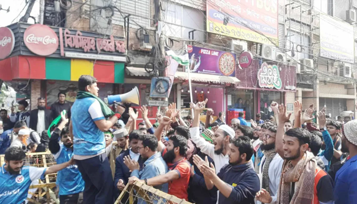Dhaka alia students left bakshibazar road