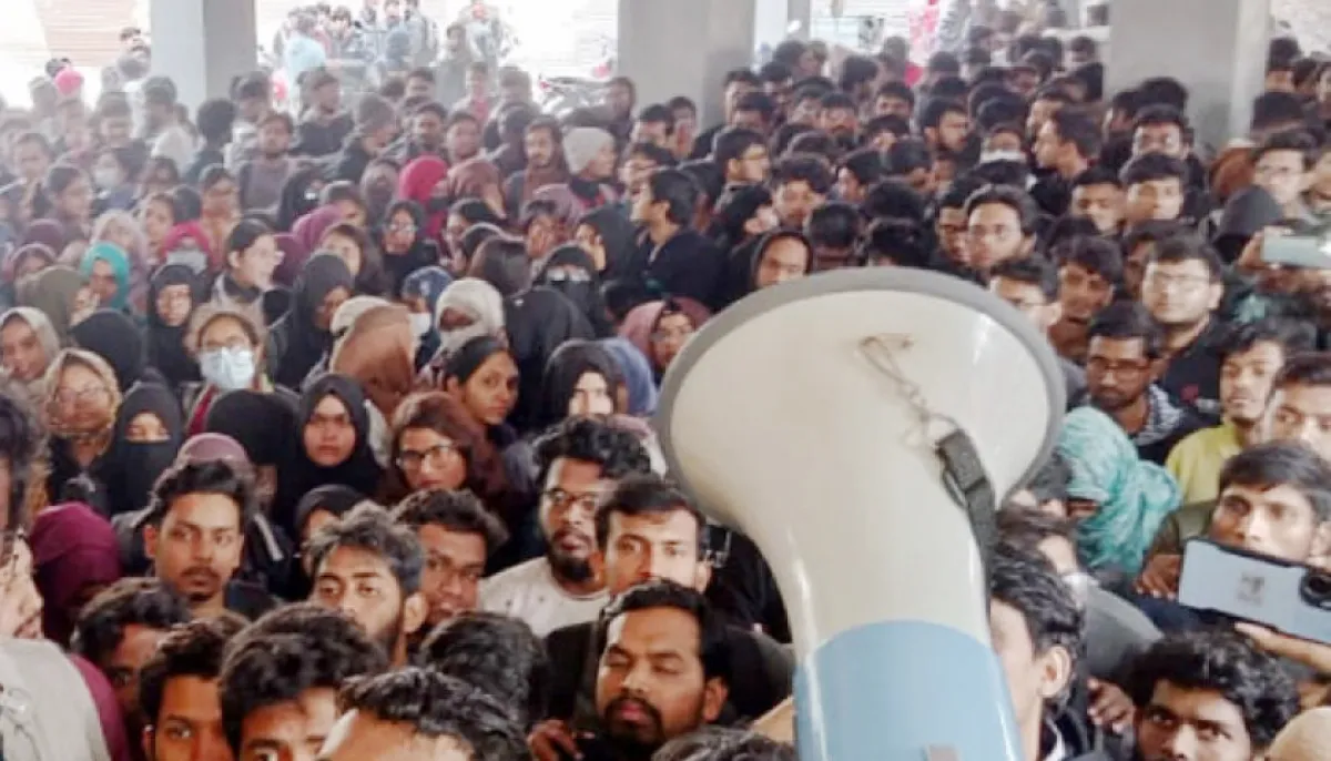 Lockout of students in ruets administration building on demand