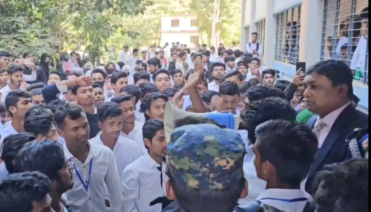 Students protest to demand resignation of bandarban government college principal