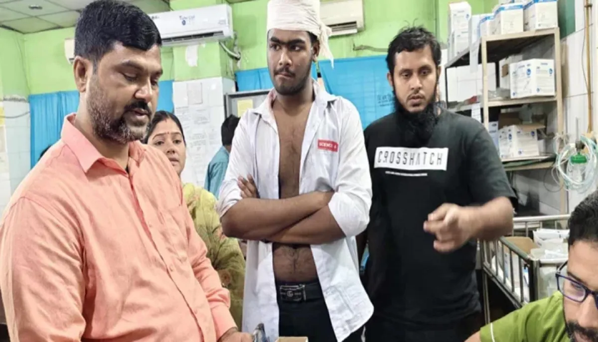 Clash between students of dhaka college and city college in sciencelab area 1 injured
