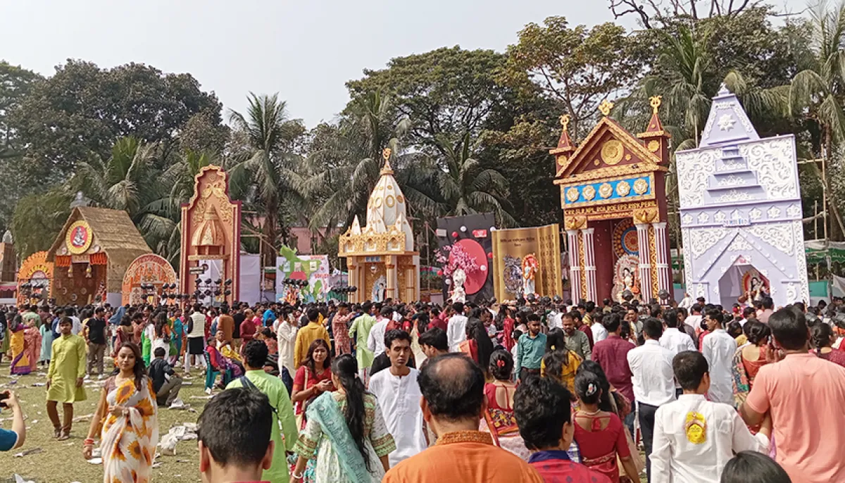 Worship at 74 mandap in jagannath hall of du on saraswati puja