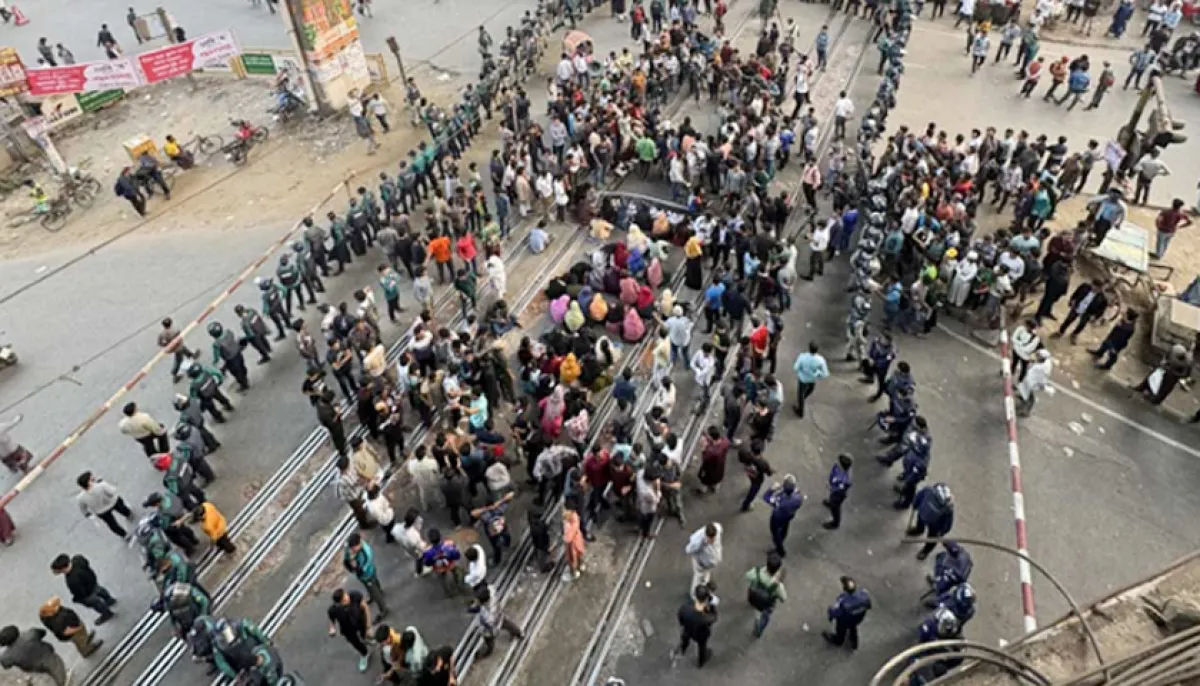 The police surrounded the students of titumir water cannons were brought