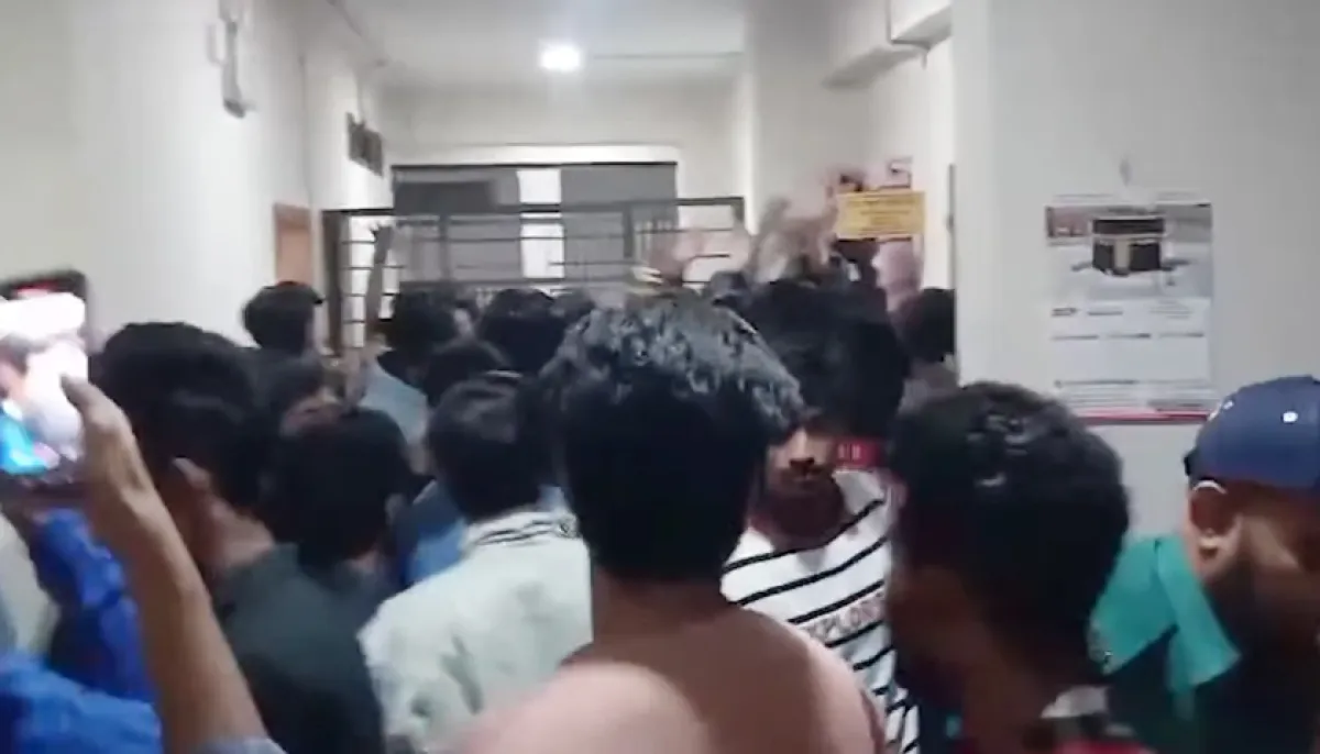 Anti discrimination students attacked the police station to free the detained 3 people