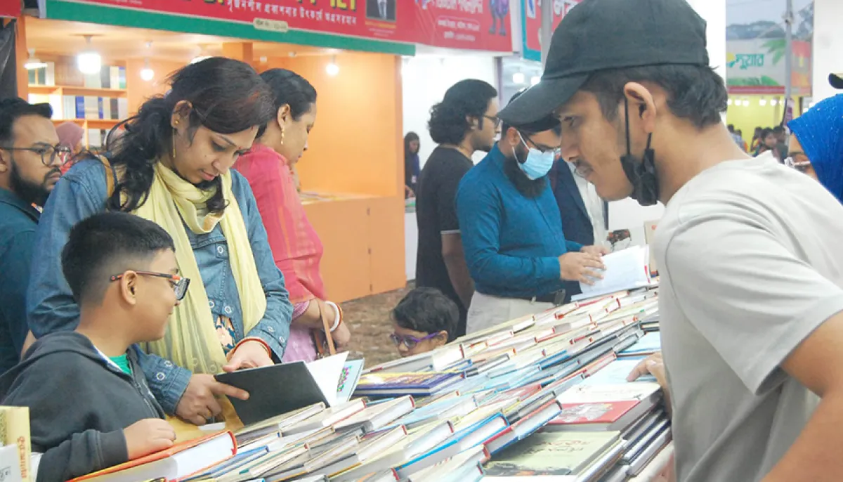 ছবিতে অমর একুশে বইমেলা