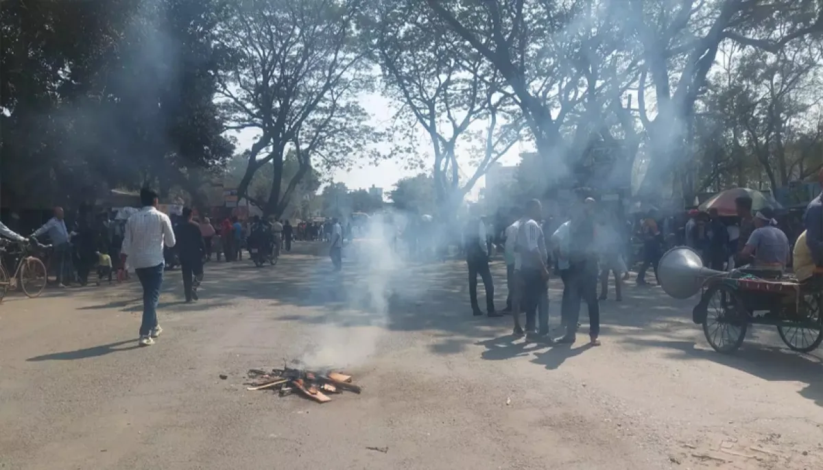 Protesters block kushtia jhenaidah highway disrupt traffic