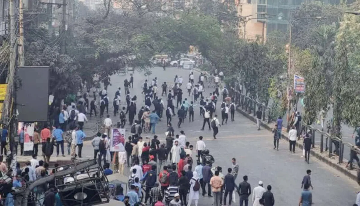 Clash between city and ideal college students 5 injured