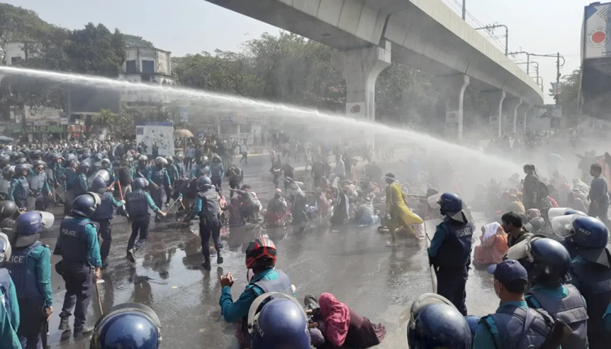 A few people were arrested from the movement of teachers in shahbagh