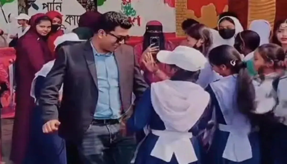 The video of the teacher dancing with the students is viral
